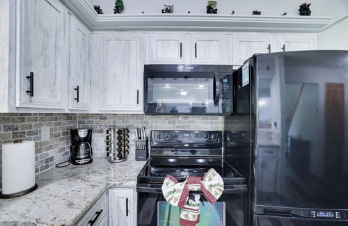 Albrightsville Ski Chalet | POOL! Hot Tub, Lake, and LOCATION! Hiking, Adventures or Relaxation