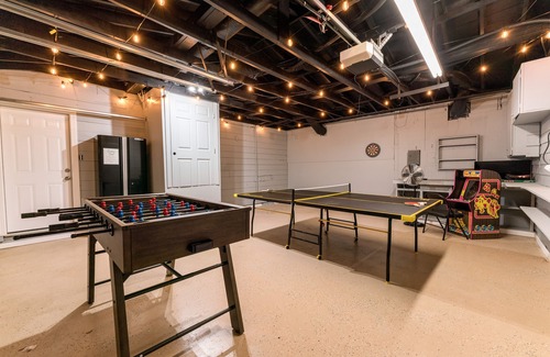 North Shearer Hills House | Pool/Hot Tub, Pickleball, Basketball, Putting Green, Xbox, and Game Room!