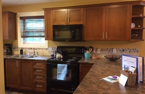Regional District of Nanaimo Cottage | Pool & Hot-tub right across the lane!