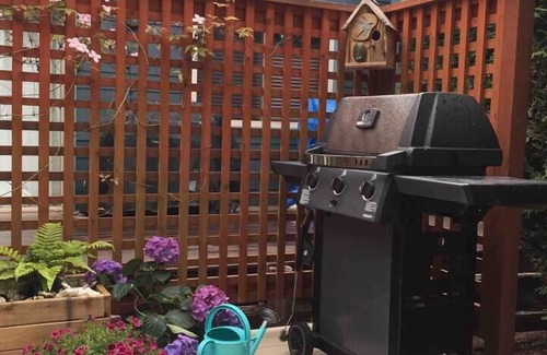 Regional District of Nanaimo Cottage | Pool & Hot-tub right across the lane!