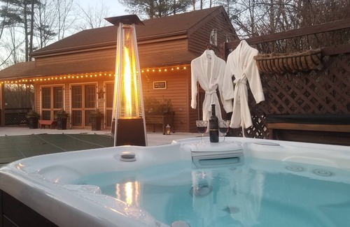 Hurley Cottage | Pool is open & heated! Country lux w/Priv hot tub! Explore the Carskills!