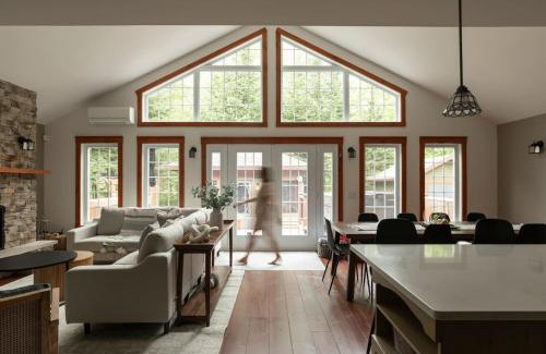 Saint-Faustin-Lac-Carre House | Pool - Kid Game Room - HotTub