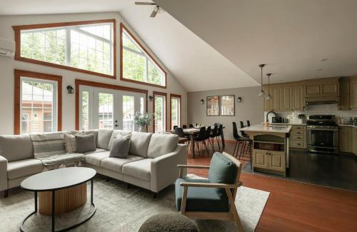 Saint-Faustin-Lac-Carre House | Pool - Kid Game Room - HotTub