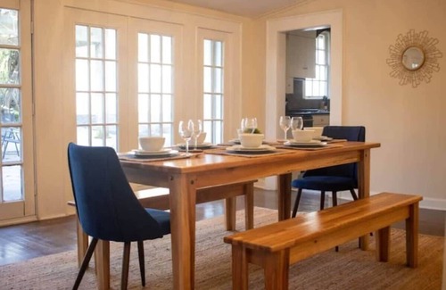 Montgomery House | Pool, Mins to ASU & Downtown- Foxy on Felder