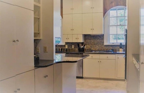 Montgomery House | Pool, Mins to ASU & Downtown- Foxy on Felder
