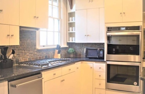 Montgomery House | Pool, Mins to ASU & Downtown- Foxy on Felder