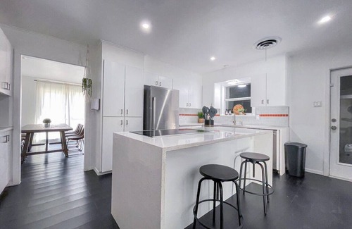 Wetmore House | Pool! Mins to Downtown & Alamo - Casa Relajante