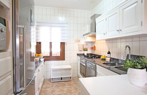 Alaro House | Pool oasis + summer kitchen, air conditioning, garden, WiFi, quiet location