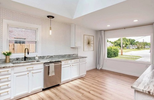 Northeast Pensacola House | Pool paradise in P'cola - Stylish, Dog-friendly home close to shopping & beach!