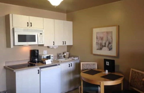 Canyon Corridor Condo | #POOL PARADISE! STUDIO for 4! WATERFALLS/POOL BAR!