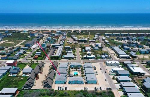 Cinnamon Shore House | Pool Patio Blocks to the Beach Golf Cart Zone Daiquiri Daze by AvantStay