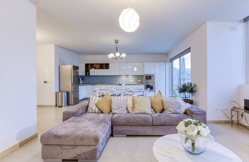 Tal-Ibrag Apartment | Pool Penthouse-Hosted by Sweetstay