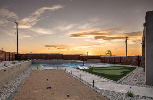 Twentynine Palms House | Pool-Pickleball-YogaDeck