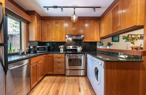 Tahoe Sierra Estates House | Pool|Pier|Beach|Tennis|Pickleball|Walk to Town