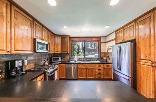 Tahoe Tavern House | Pool|Pier|Beach|Tennis|Pickleball|Walk to Town