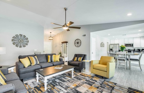 La Paz At Desert Springs House | Pool & Putting Green: Scottsdale Family Escape