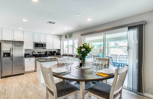 La Paz At Desert Springs House | Pool & Putting Green: Scottsdale Family Escape