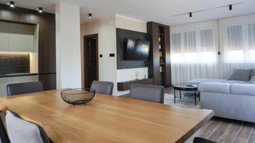 Vrdnik Apartment | POOL RESORT Vila Lena - KING SIZE Apartman 12