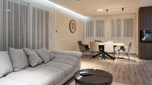 Vrdnik Apartment | POOL RESORT Vila Lena - KING SIZE Apartman 12