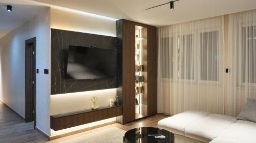 Vrdnik Apartment | POOL RESORT Vila Lena - KING SIZE Apartman 12