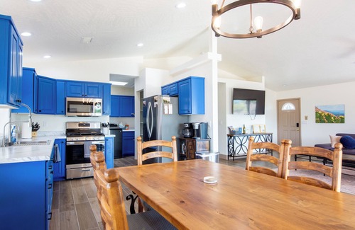 Cornville House | Pool, Sauna, Hot Tub, King size bed, BBQ, easy access to Sedona @Dark Sky Ranch!