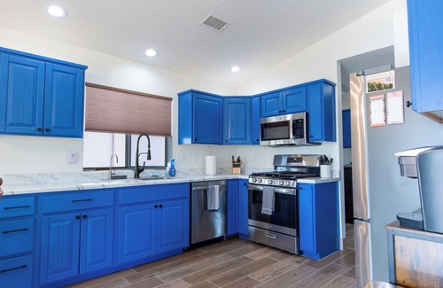 Cornville House | Pool, Sauna, Hot Tub, King size bed, BBQ, easy access to Sedona @Dark Sky Ranch!