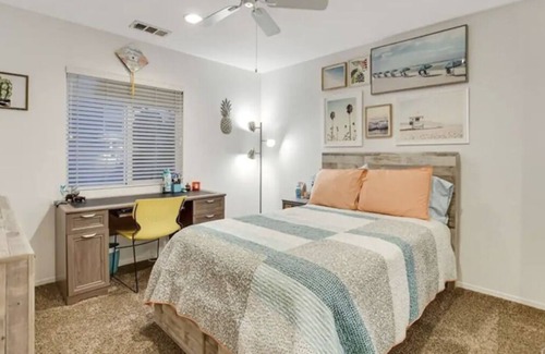 Jurupa Valley House | Pool-side Paradise 3BD| 2.5BA