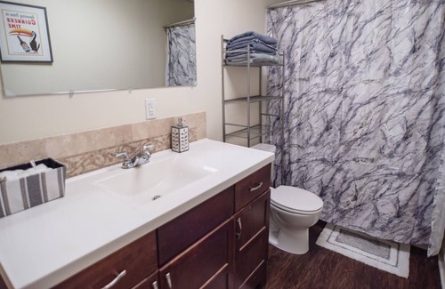 Wilmington Apartment | Pool table, 2 Parking Spots, 20+ Board Games, 65 inch TV