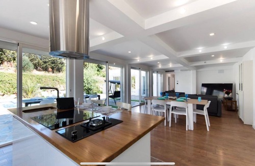Torre de Benagalbon House | Pool Villa & Beach House
