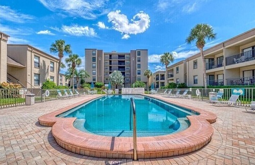 Indian Shores Condo | Poolside Bliss, Beachside Charm! 3-Min walk to Indian Shores Beach!