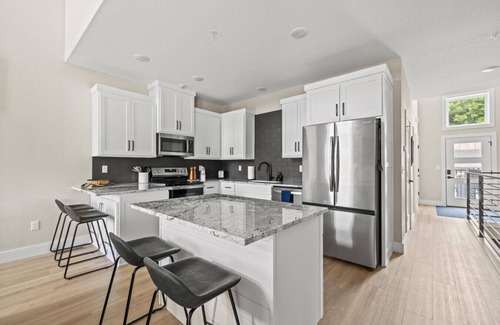 Kimberling City Apartment | Poolside Lake Retreat | Dock & 2 Living Spaces
