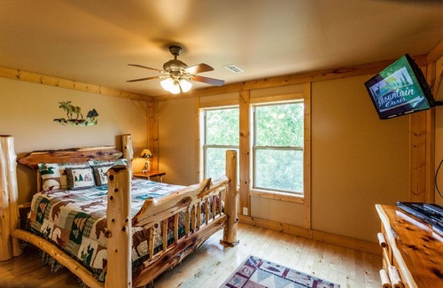 Ellijay Cabin | Poolside Mountain Retreat - Hot Tub, Fire Pit/ Minimum Age Requirement of 25 yrs