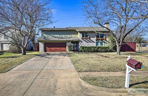 Richardson House | Poolside Oasis: Richardson Home w/Movie Room!