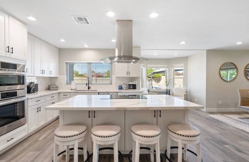 Paradise Valley Village House | Poolside Palms-PickleBall/BBall/Pool/Firepit/Golf