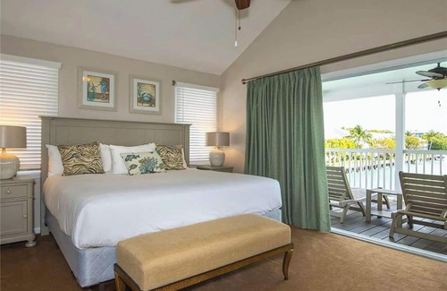 Marathon Hotel | Poolside Relaxation and Private Kitchen Amenities for the Perfect Stay!