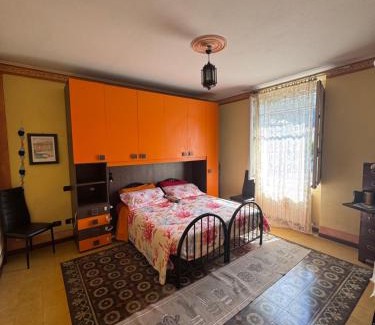 Riva Trigoso Villa | Popii al mare Appartamento in villa storica fronte mare con wifi e aria condizionata, arredamenti di pregio e giardino parcheggio a pagamento su richiesta