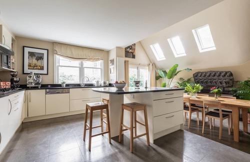 Addison Apartment | Poplar Grove II by onefinestay