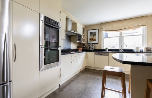 Addison Apartment | Poplar Grove II by onefinestay