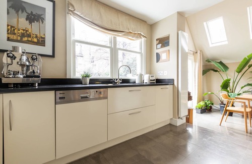 Addison Apartment | Poplar Grove II by onefinestay