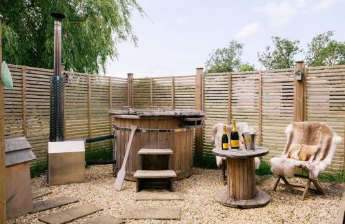 Redmile House | Poppie's Shepherds Hut at Shepherds Lodge Retreat and Wellness