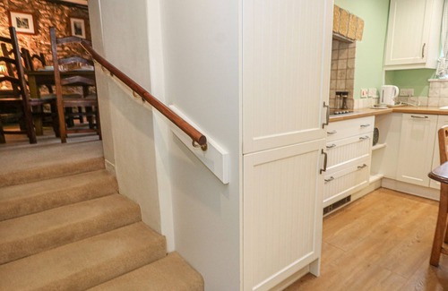 Beaminster Cottage | POPPY COTTAGE, pet friendly, with a garden in Beaminster