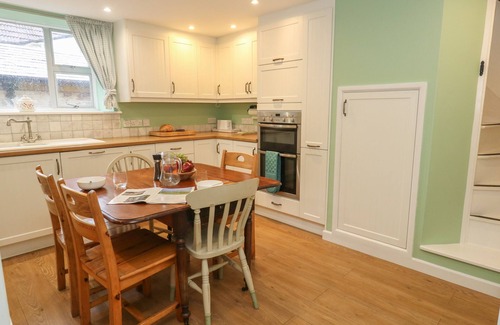 Beaminster Cottage | POPPY COTTAGE, pet friendly, with a garden in Beaminster