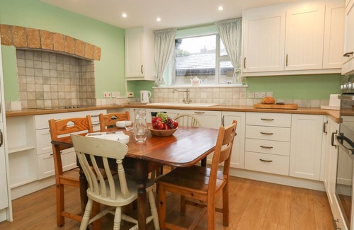 Beaminster Cottage | POPPY COTTAGE, pet friendly, with a garden in Beaminster