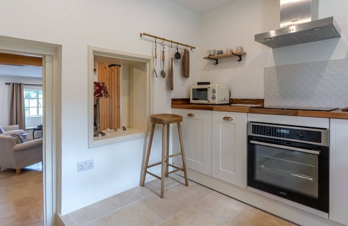 Broadwell Cottage | Poppy Cottage - sleeps 4 guests in 2 bedrooms