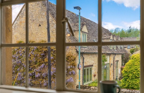 Broadwell Cottage | Poppy Cottage - sleeps 4 guests in 2 bedrooms