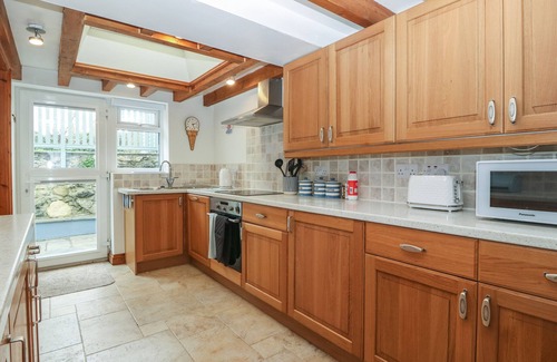 Ty Croes Cottage | POPPY'S COTTAGE, pet friendly, character holiday cottage in Aberffraw