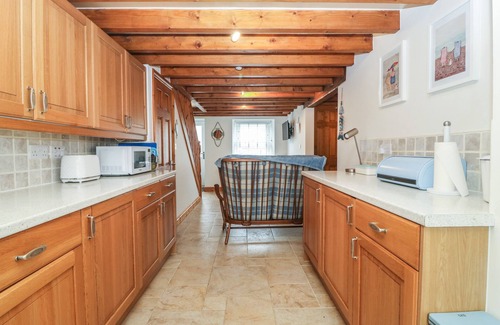Ty Croes Cottage | POPPY'S COTTAGE, pet friendly, character holiday cottage in Aberffraw