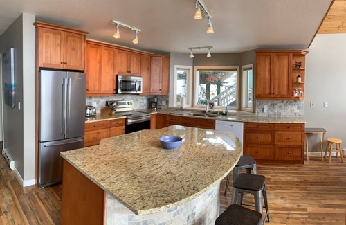 Silver Star Mountain Ski Chalet | Popular Ski Chalet with Gas Fireplace & Hot Tub backing onto Alpine chairlift