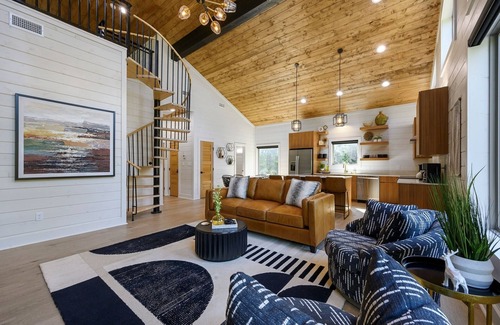 Broken Bow House | Porch Breeze|Sleeps 10|Hot Tub