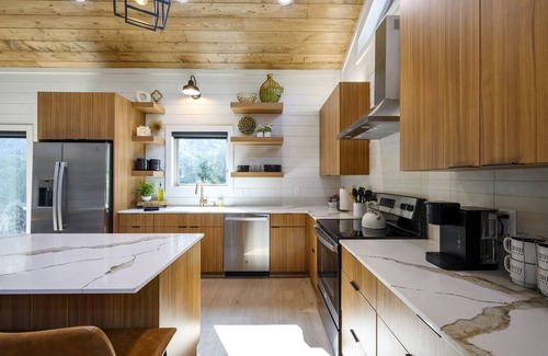 Broken Bow House | Porch Breeze|Sleeps 10|Hot Tub